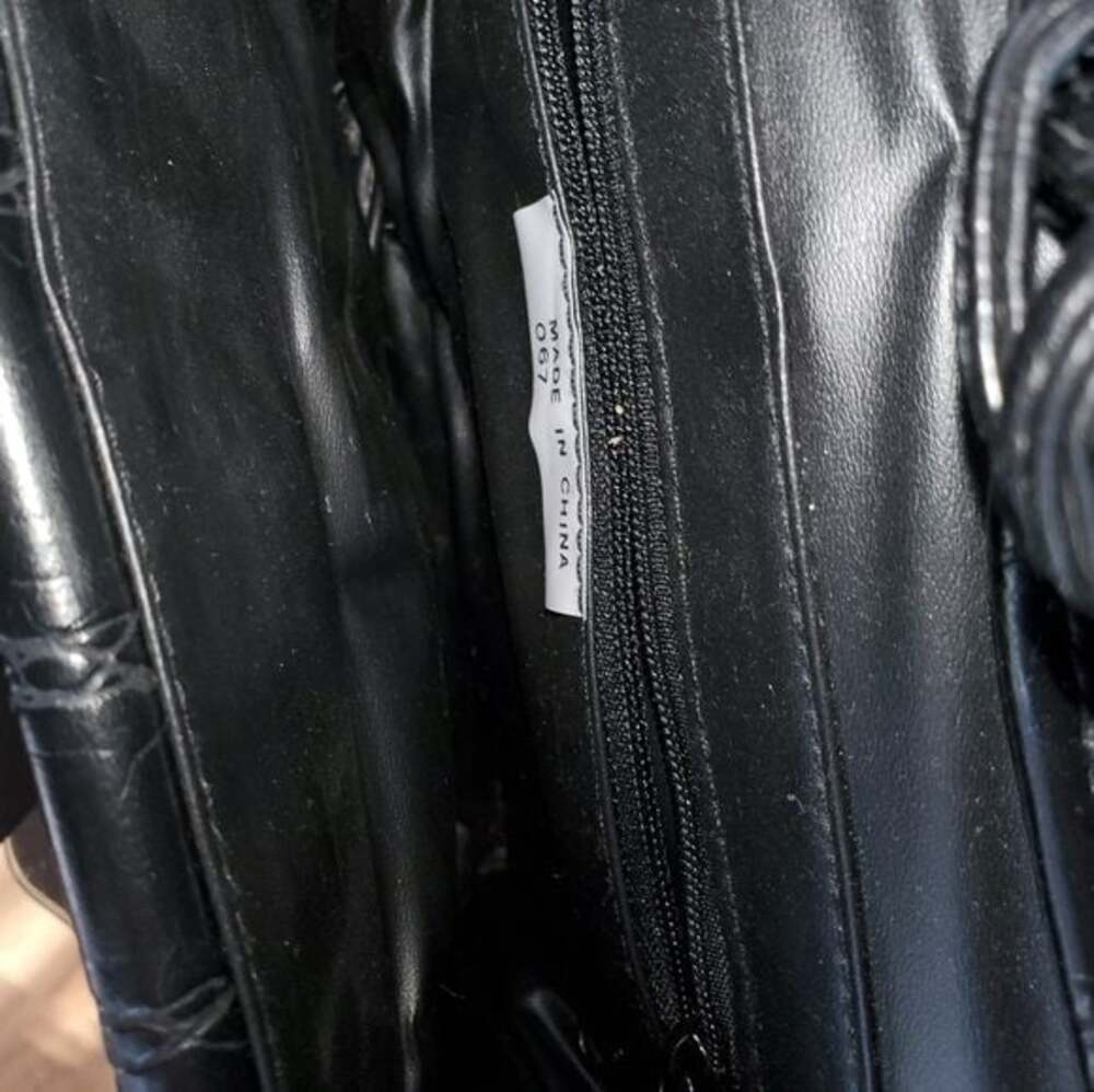 Black Patent Leather Purse - Picture 5 of 8